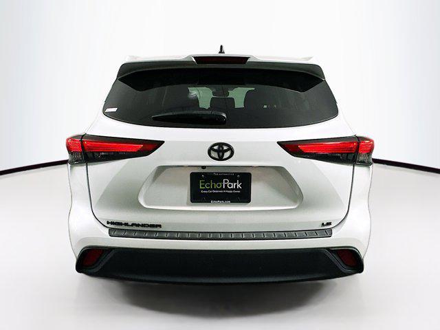 used 2022 Toyota Highlander car, priced at $28,109