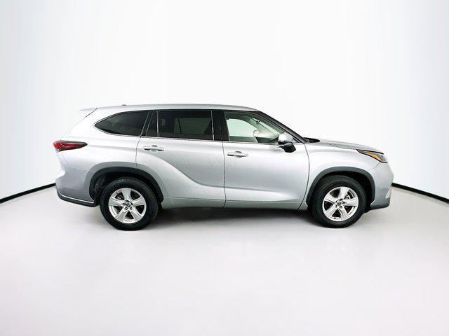 used 2022 Toyota Highlander car, priced at $28,289