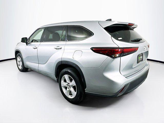 used 2022 Toyota Highlander car, priced at $28,289