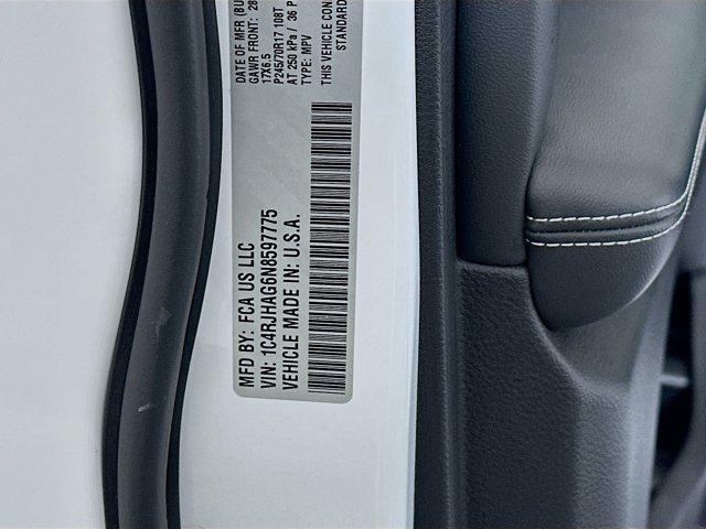 used 2022 Jeep Grand Cherokee car, priced at $28,497