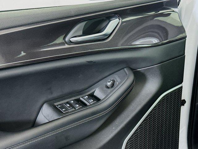used 2022 Jeep Grand Cherokee car, priced at $28,497