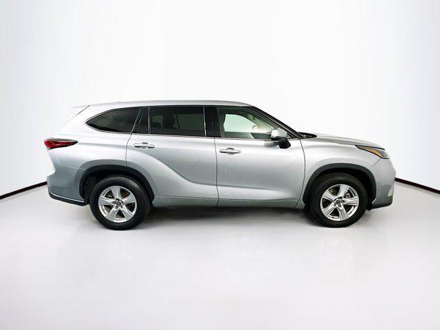 used 2022 Toyota Highlander car, priced at $27,189