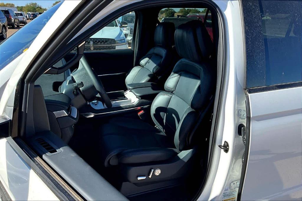 new 2025 Lincoln Navigator L car, priced at $107,765