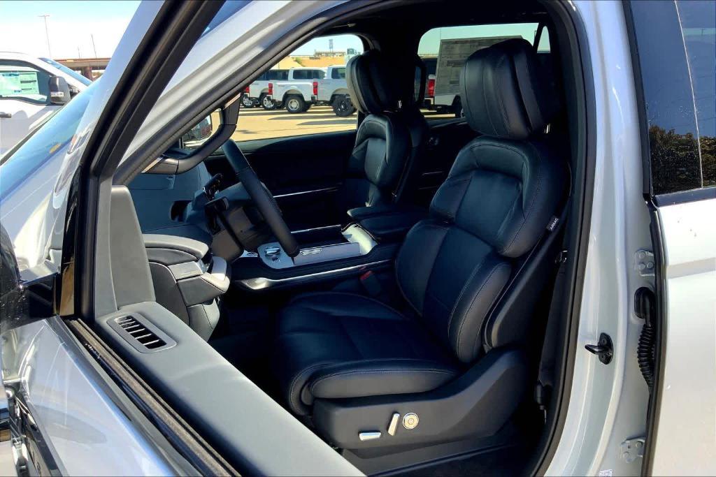 new 2025 Lincoln Navigator car, priced at $104,025