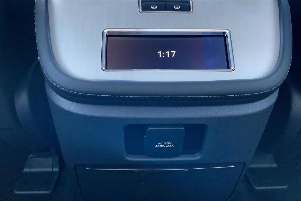 new 2025 Lincoln Navigator car, priced at $104,025