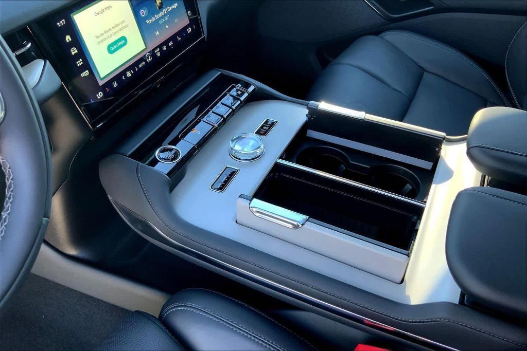 new 2025 Lincoln Navigator car, priced at $104,025