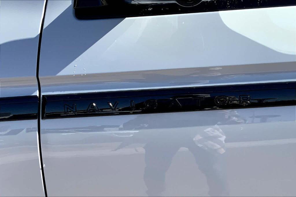 new 2025 Lincoln Navigator car, priced at $104,025