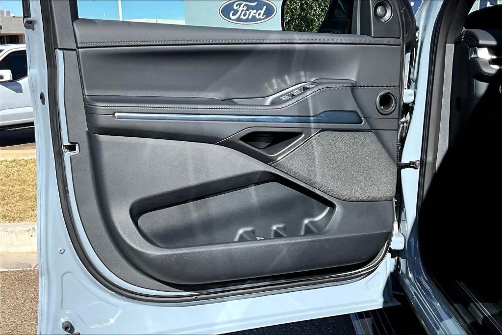 new 2025 Lincoln Navigator L car, priced at $107,015