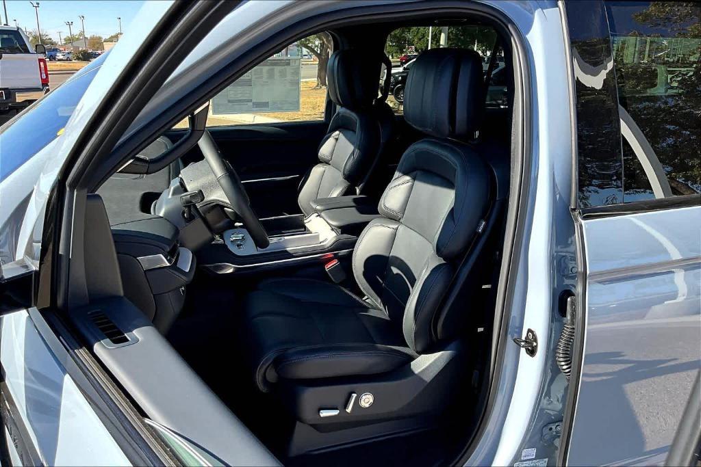 new 2025 Lincoln Navigator L car, priced at $107,015