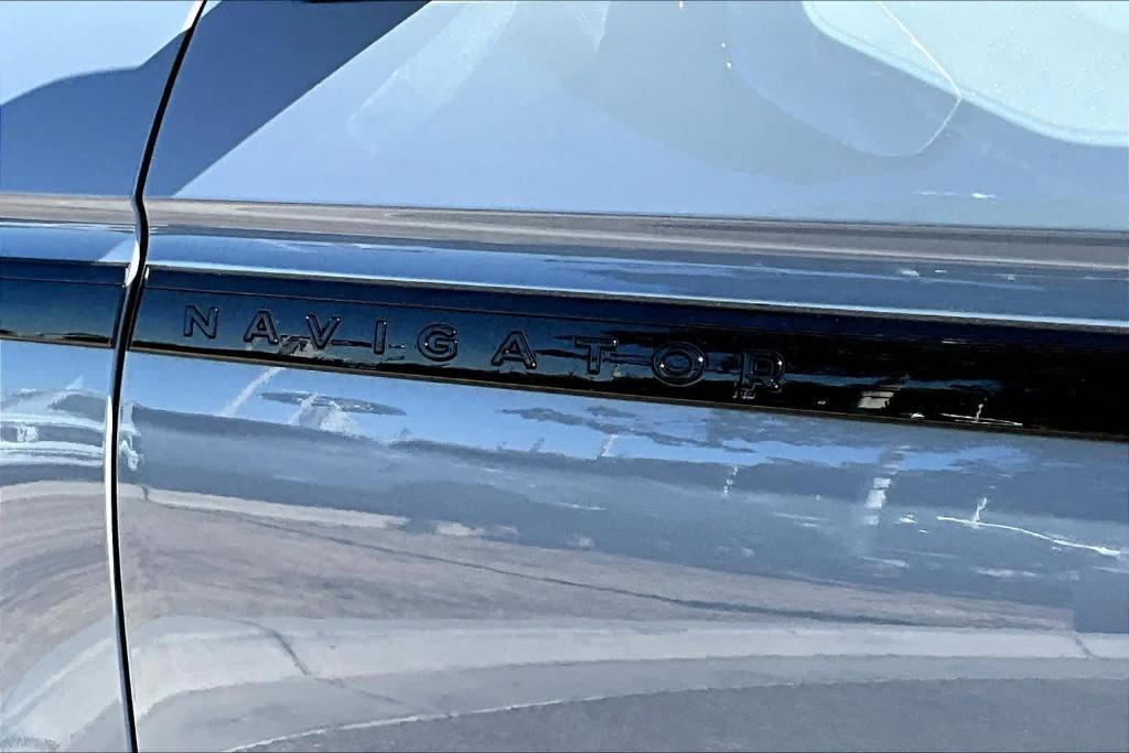 new 2025 Lincoln Navigator L car, priced at $107,015
