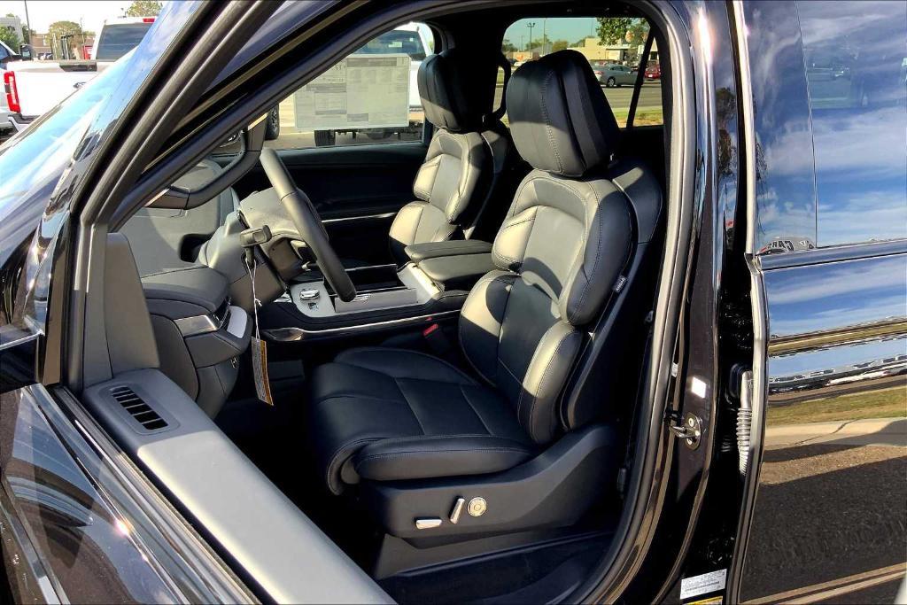 new 2025 Lincoln Navigator L car, priced at $106,615