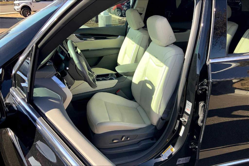 used 2022 Cadillac XT6 car, priced at $36,421