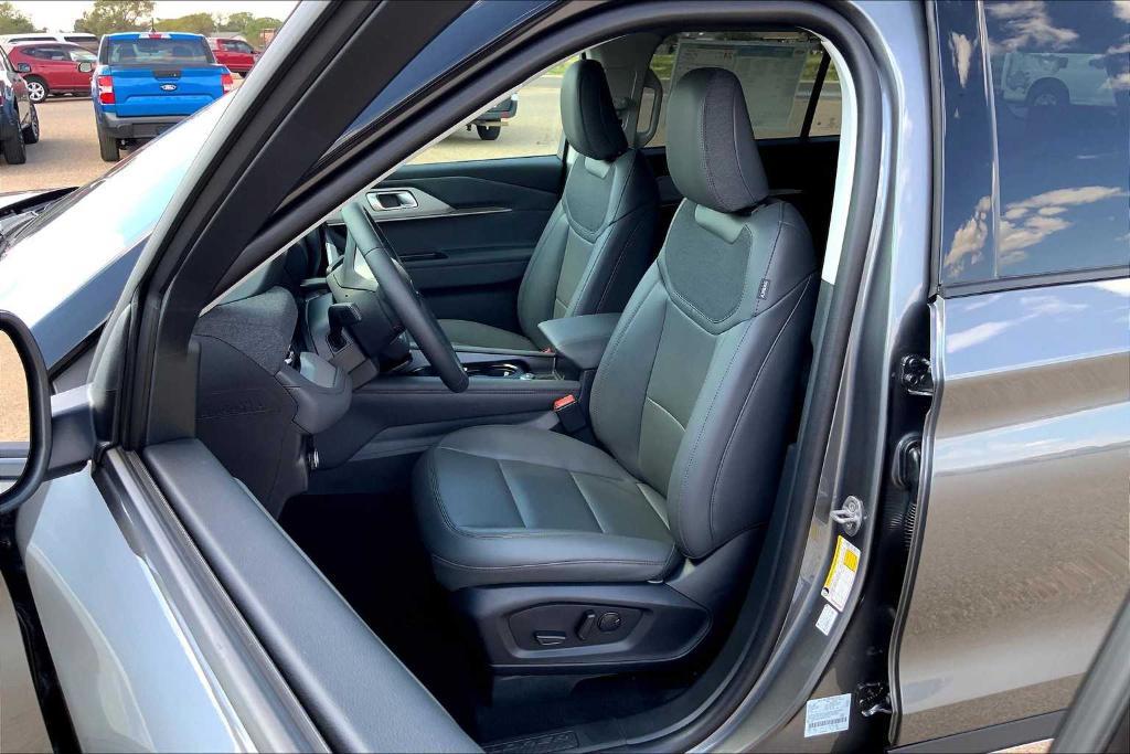 new 2025 Ford Explorer car, priced at $42,565