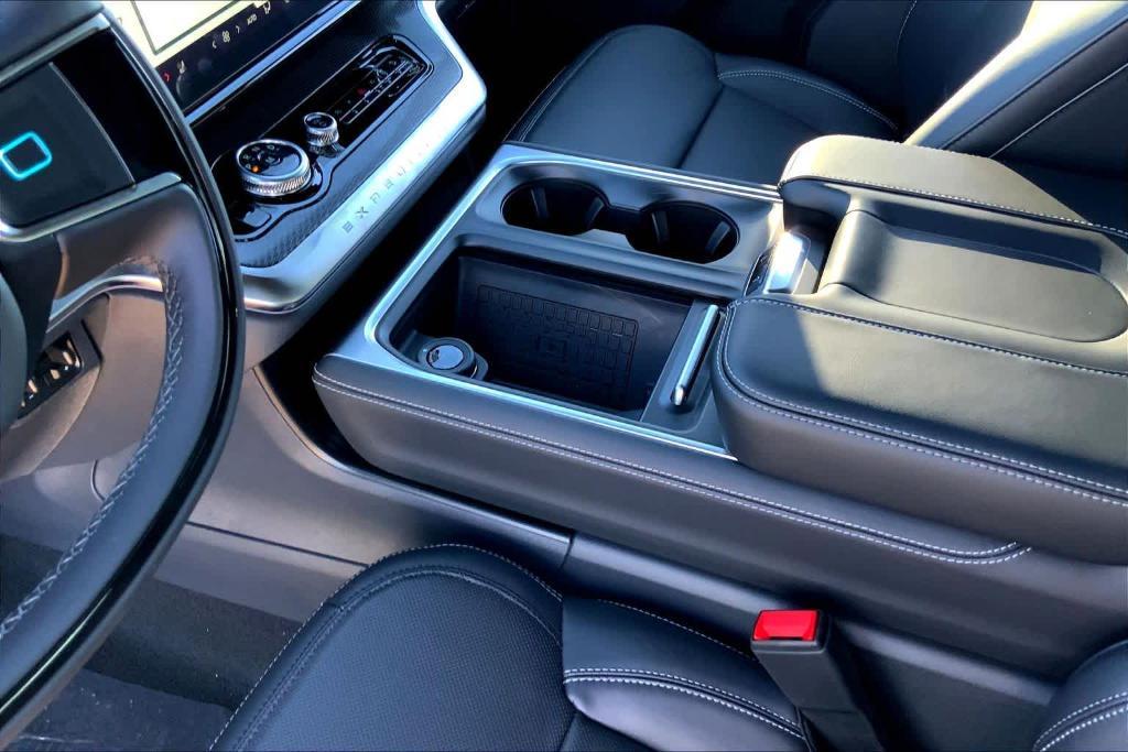 new 2025 Ford Expedition car, priced at $80,510