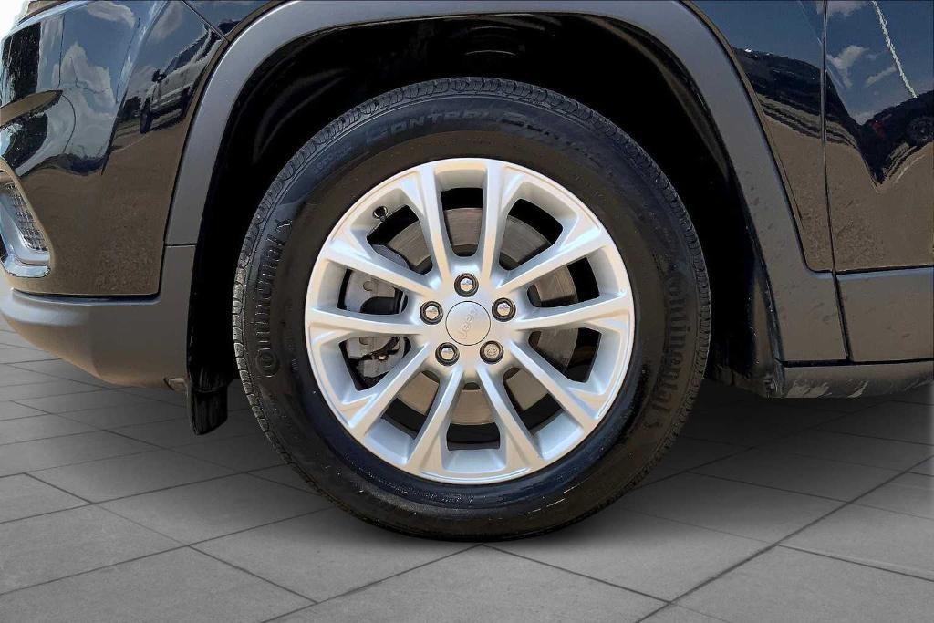 used 2020 Jeep Cherokee car, priced at $12,787