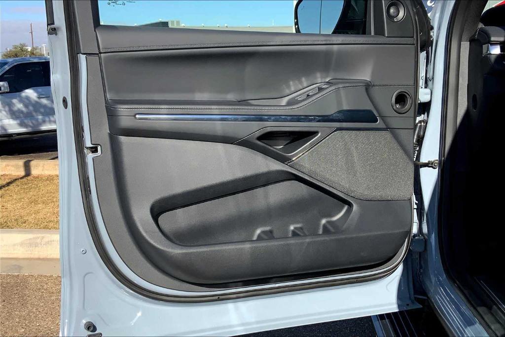 new 2025 Lincoln Navigator car, priced at $103,440