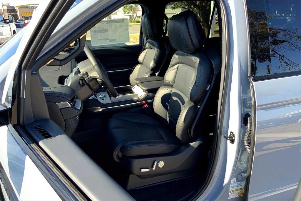 new 2025 Lincoln Navigator car, priced at $103,440