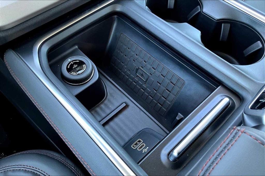 new 2025 Ford Expedition car, priced at $70,340