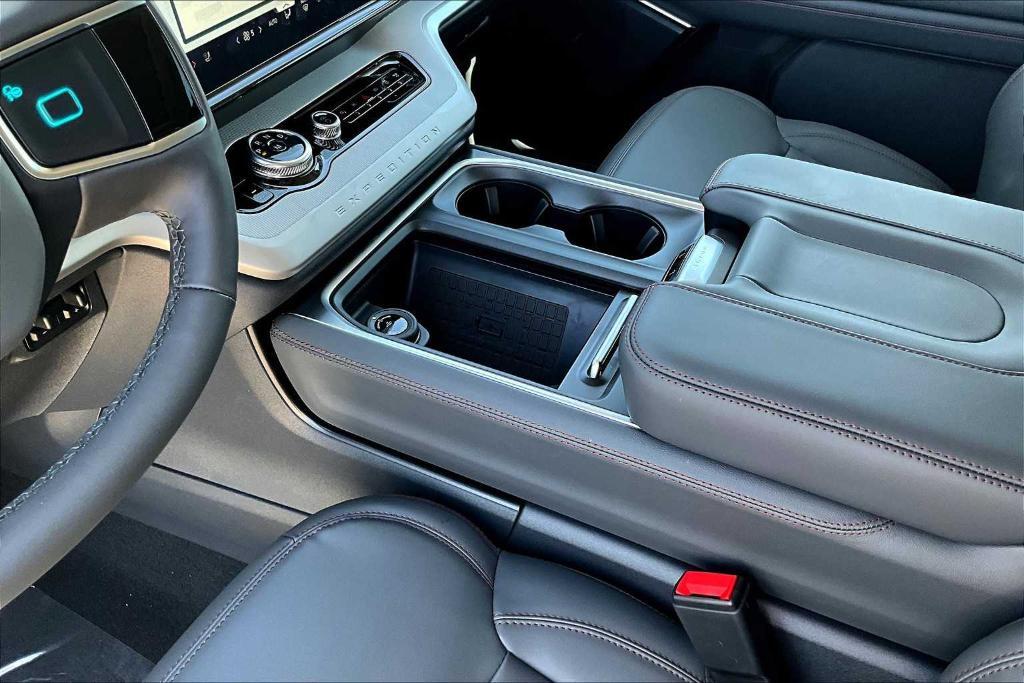 new 2025 Ford Expedition car, priced at $70,340