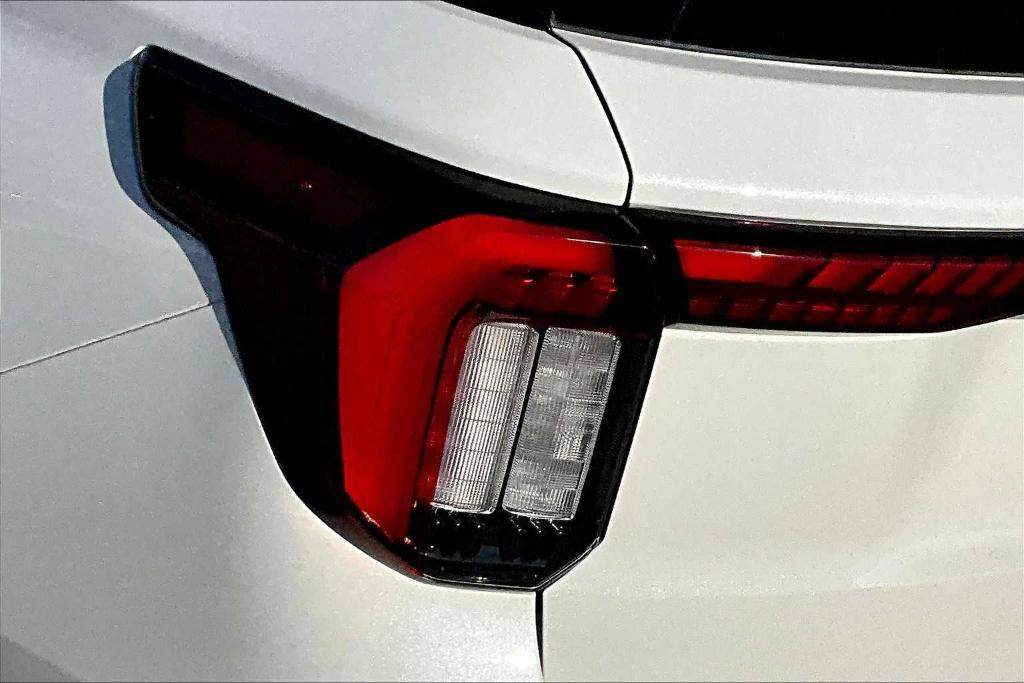 new 2025 Ford Explorer car, priced at $47,275