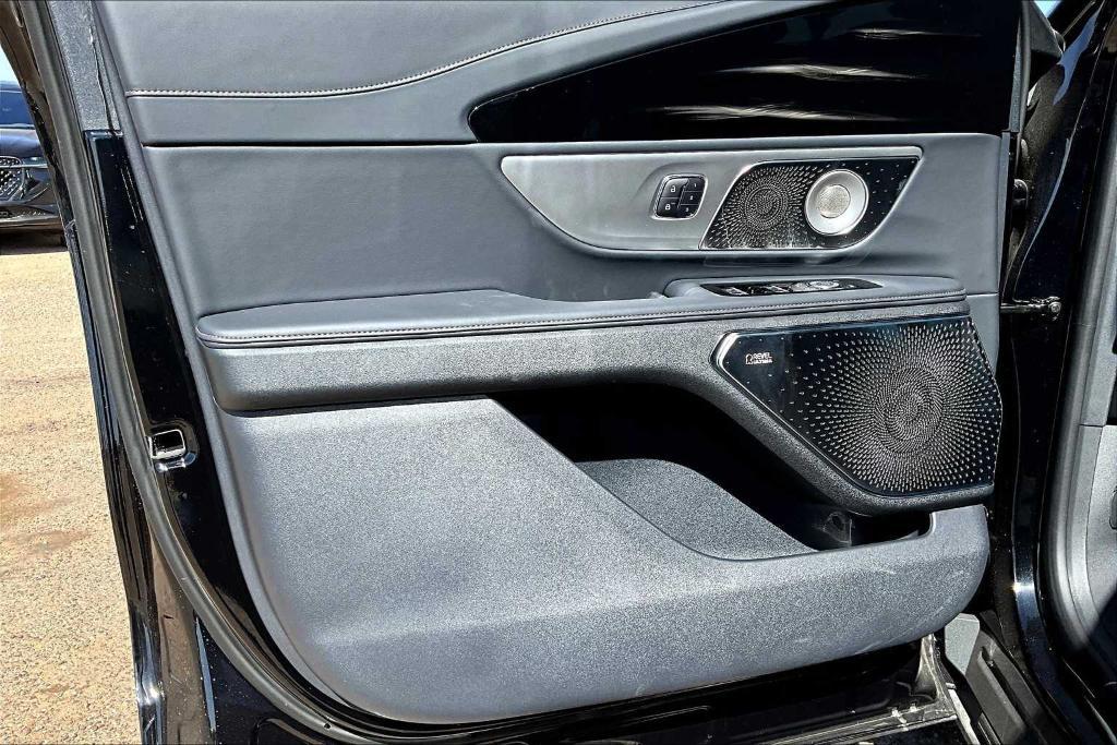new 2025 Lincoln Nautilus car, priced at $67,660