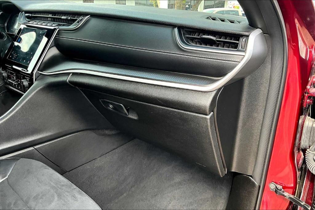 used 2024 Jeep Grand Cherokee car, priced at $33,292