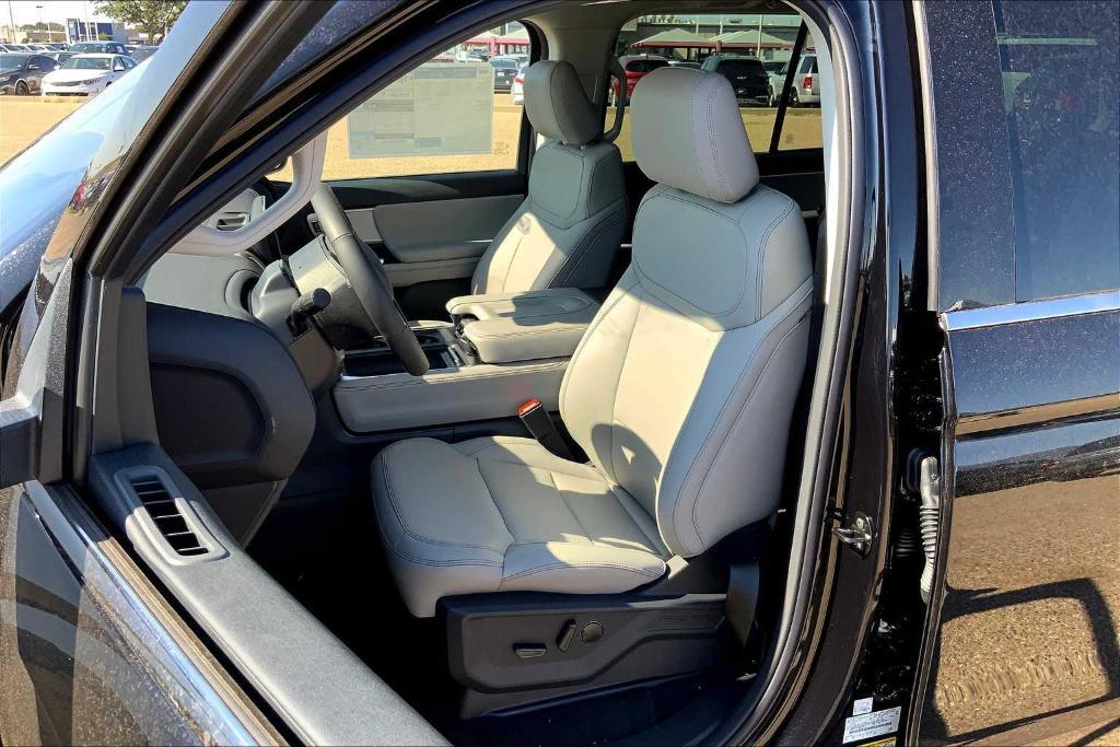 new 2025 Ford Expedition car, priced at $70,230