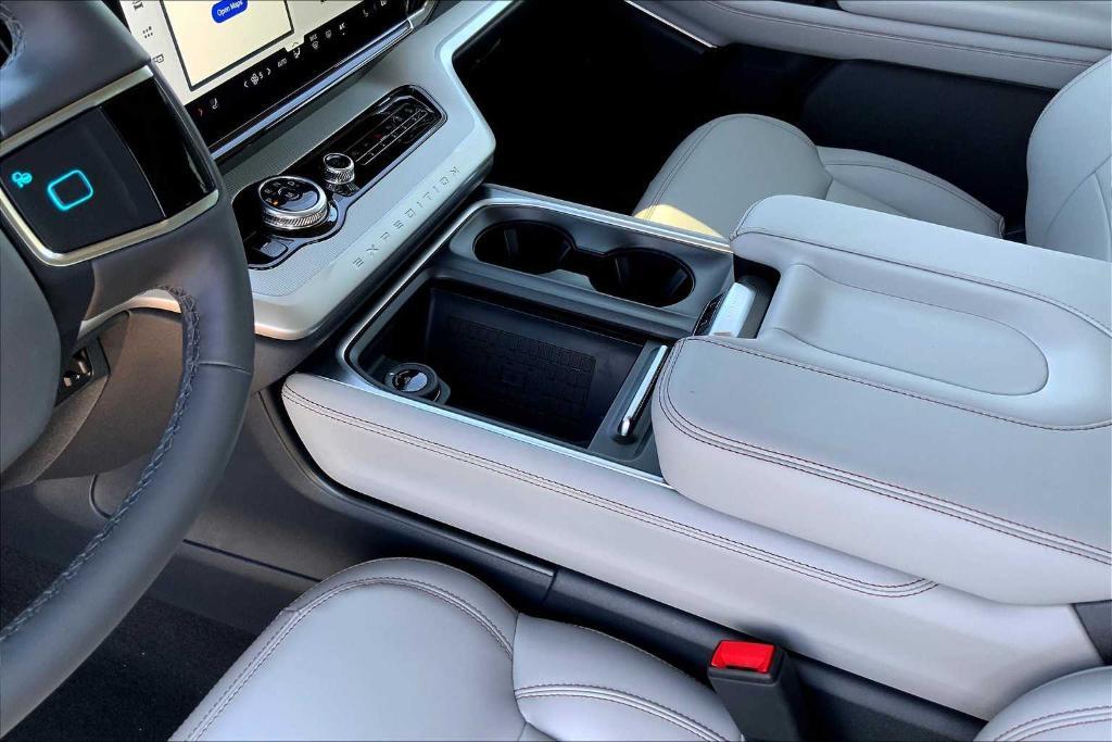 new 2025 Ford Expedition car, priced at $70,230