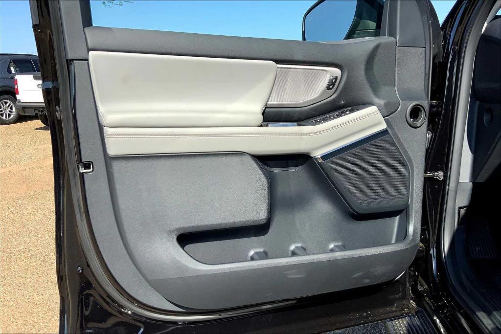 new 2025 Ford Expedition car, priced at $70,230