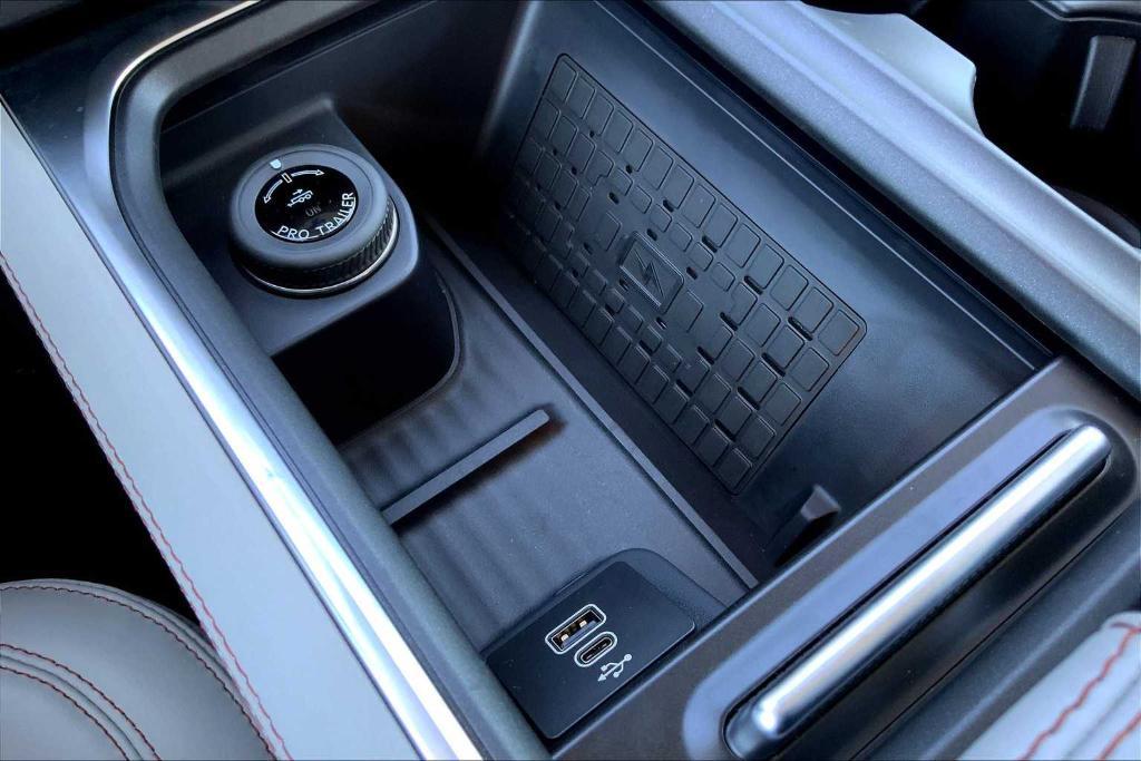 new 2025 Ford Expedition car, priced at $70,230