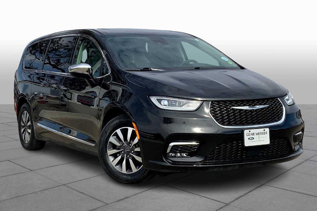 used 2023 Chrysler Pacifica Hybrid car, priced at $29,212