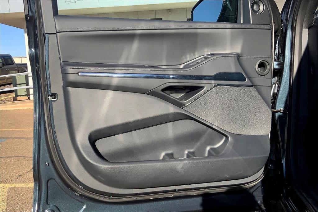 new 2025 Lincoln Navigator L car, priced at $107,765