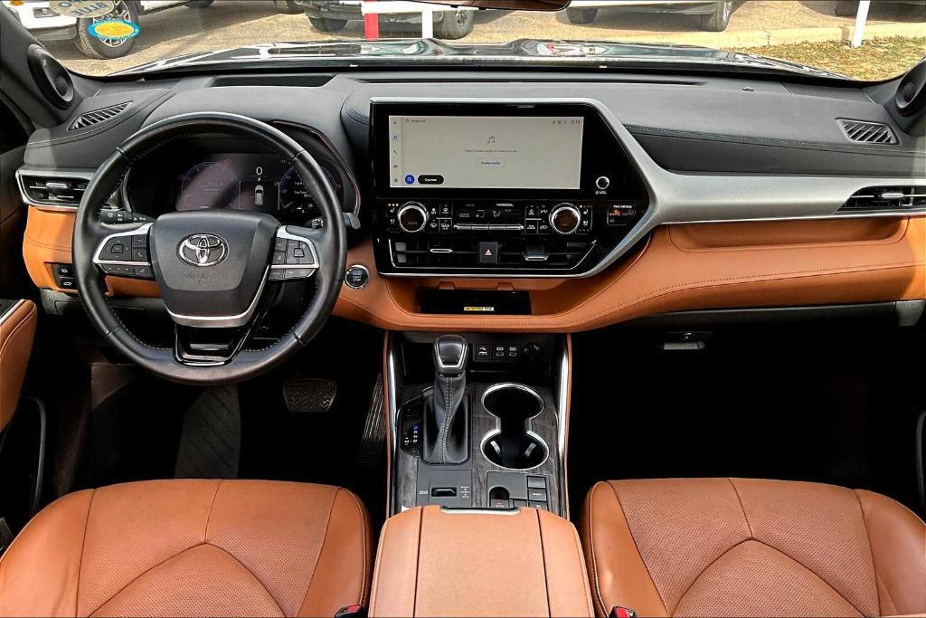 used 2023 Toyota Highlander car, priced at $40,989