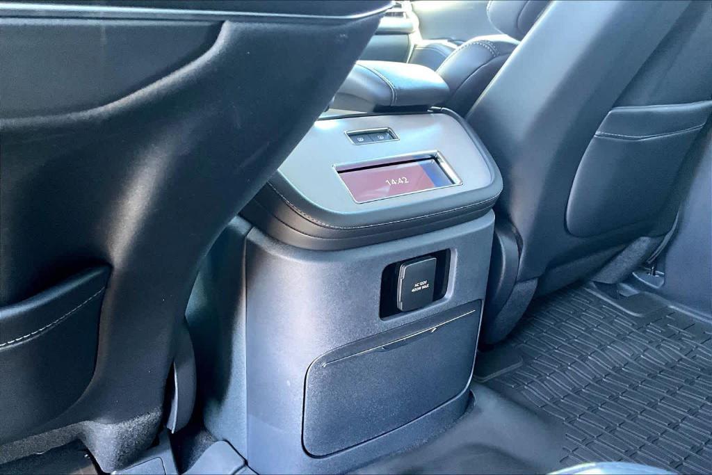 new 2025 Lincoln Navigator car, priced at $104,025