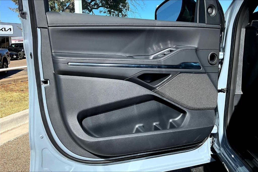 new 2025 Lincoln Navigator car, priced at $104,025