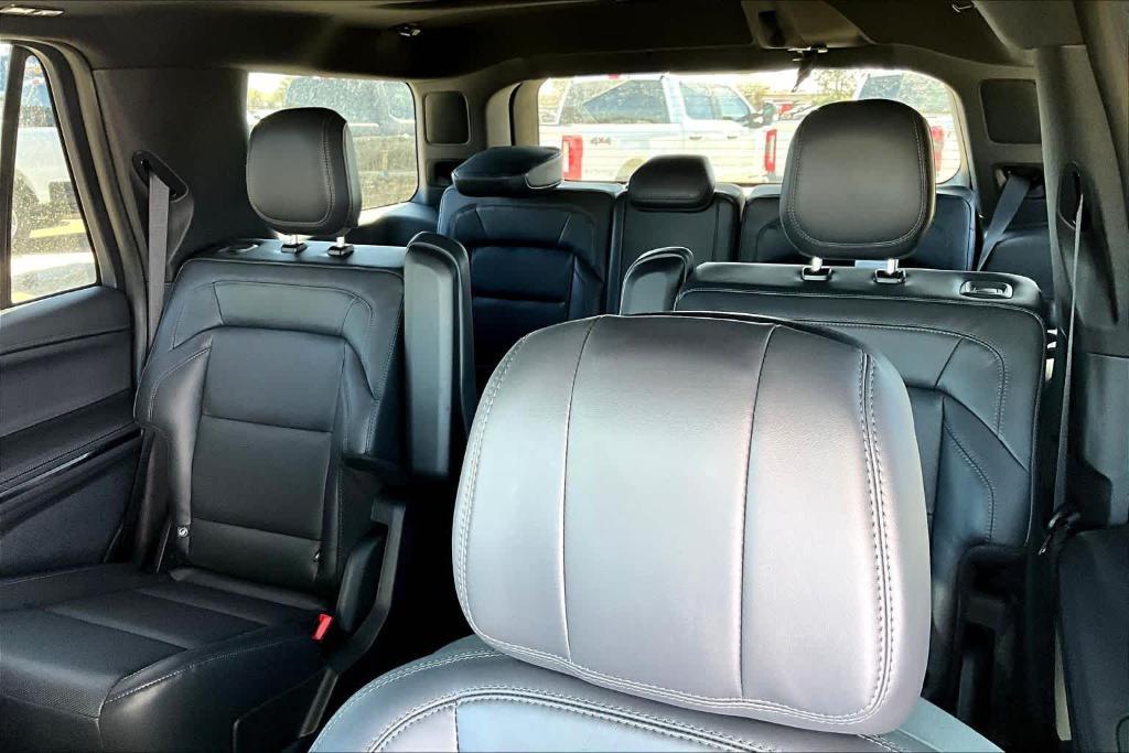 new 2025 Lincoln Navigator car, priced at $104,025