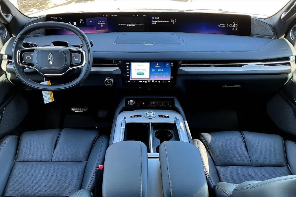 new 2025 Lincoln Navigator car, priced at $104,025