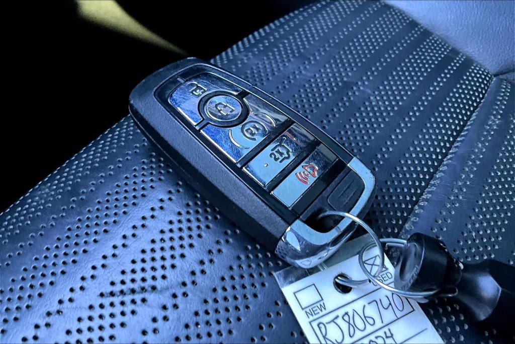 used 2024 Lincoln Nautilus car, priced at $53,499