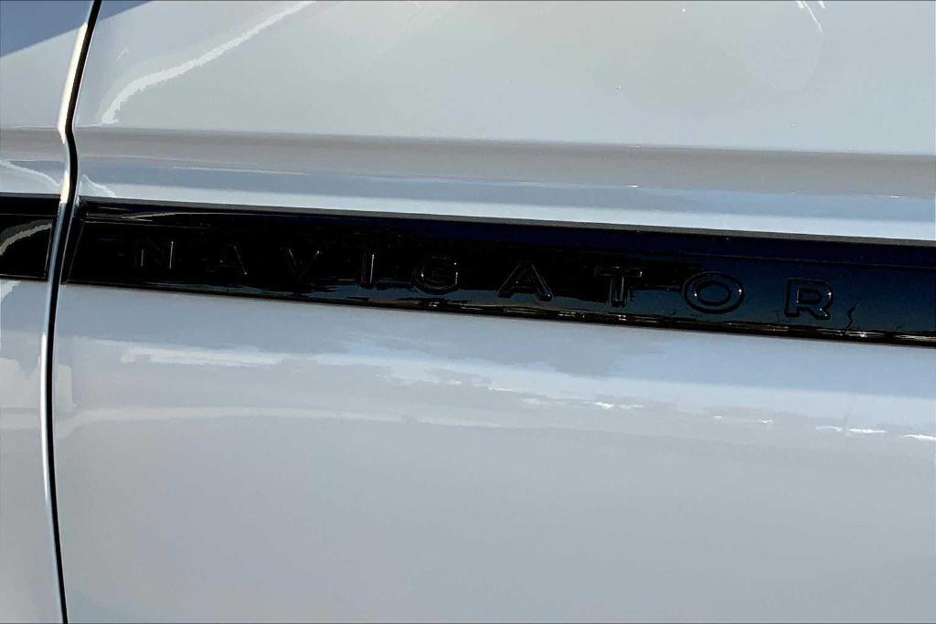 new 2025 Lincoln Navigator L car, priced at $107,015
