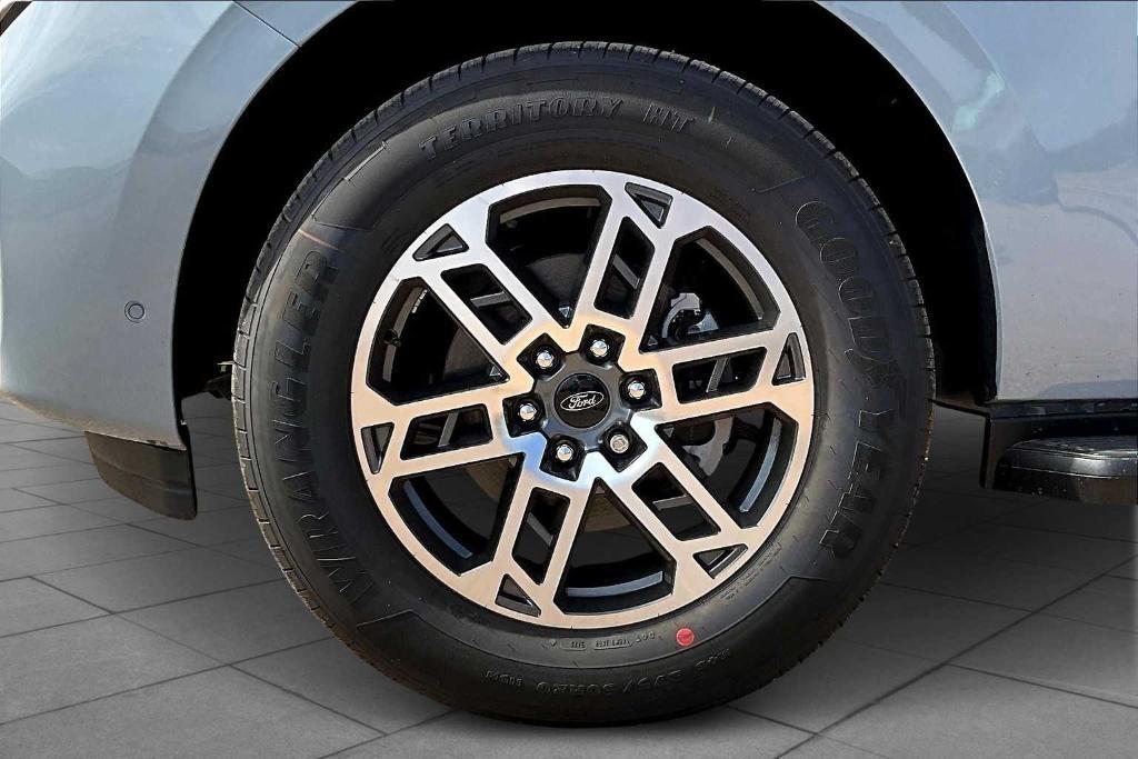 new 2025 Ford Expedition car, priced at $70,340