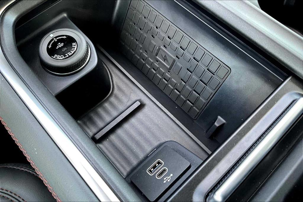 new 2025 Ford Expedition car, priced at $70,340