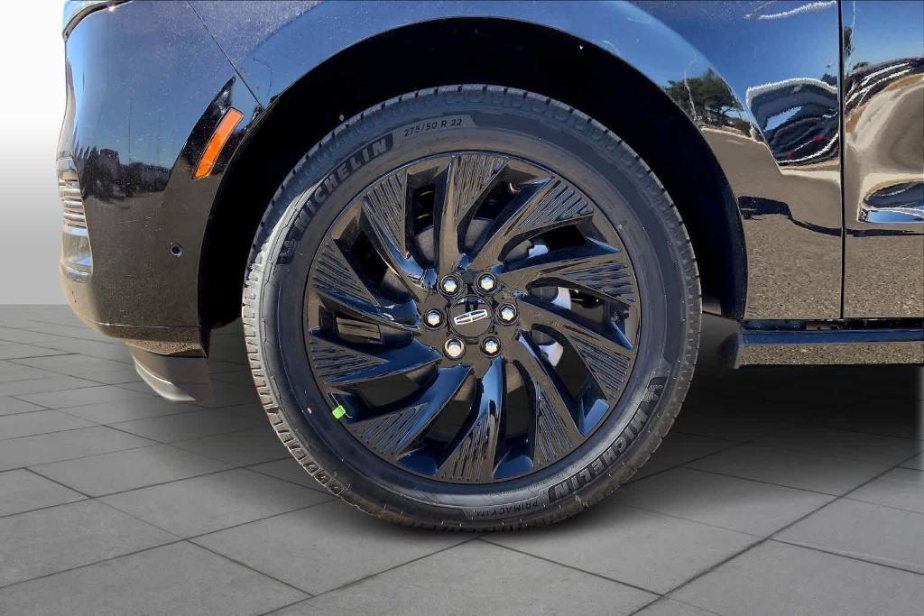 new 2025 Lincoln Navigator car, priced at $104,085