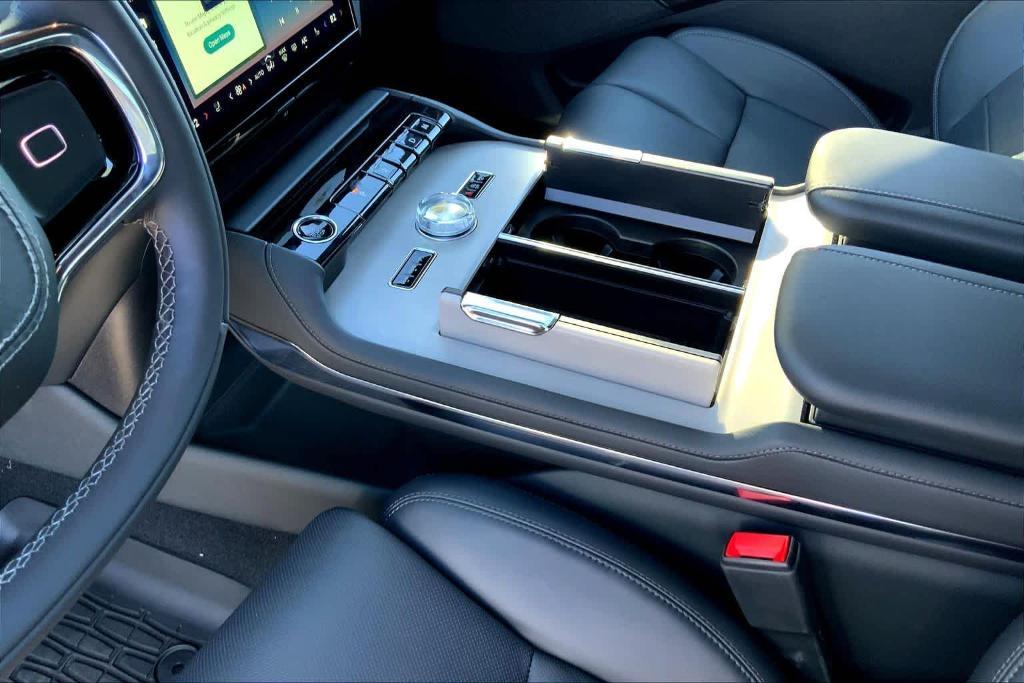 new 2025 Lincoln Navigator car, priced at $104,085