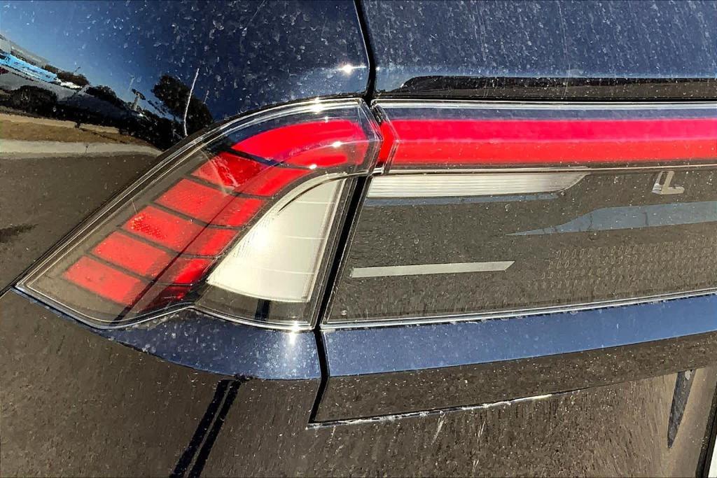 new 2025 Lincoln Navigator car, priced at $104,085