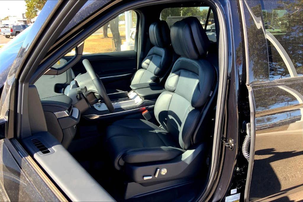 new 2025 Lincoln Navigator car, priced at $104,085