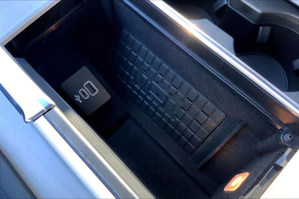 new 2025 Lincoln Navigator car, priced at $104,085