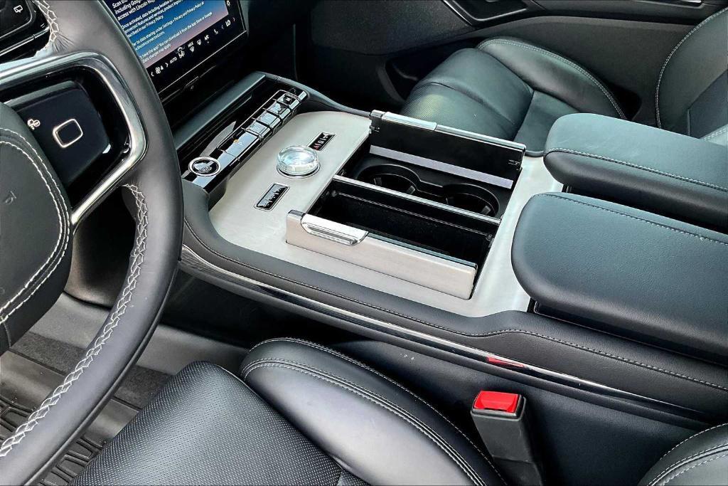 new 2025 Lincoln Navigator car, priced at $105,375