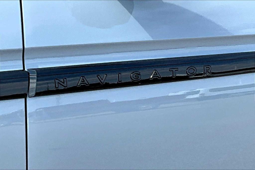 new 2025 Lincoln Navigator car, priced at $105,375