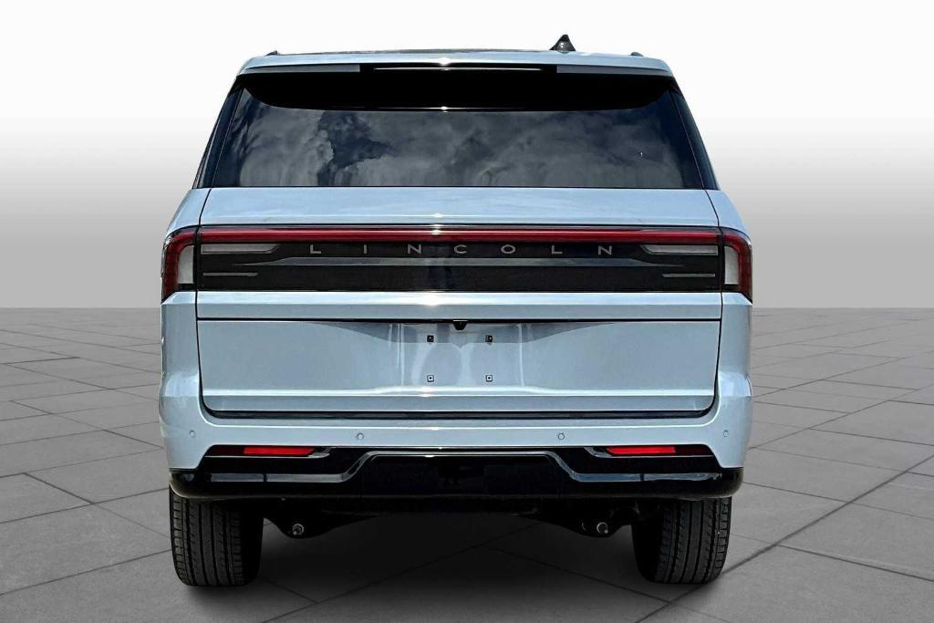 new 2025 Lincoln Navigator car, priced at $105,375