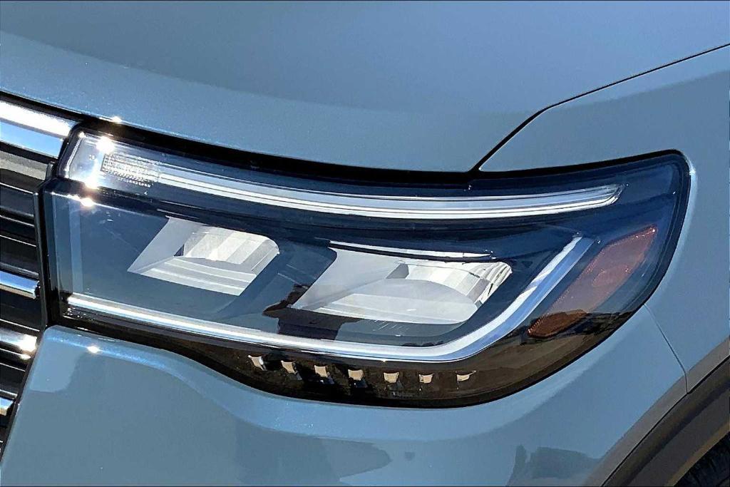 new 2025 Ford Explorer car, priced at $43,310
